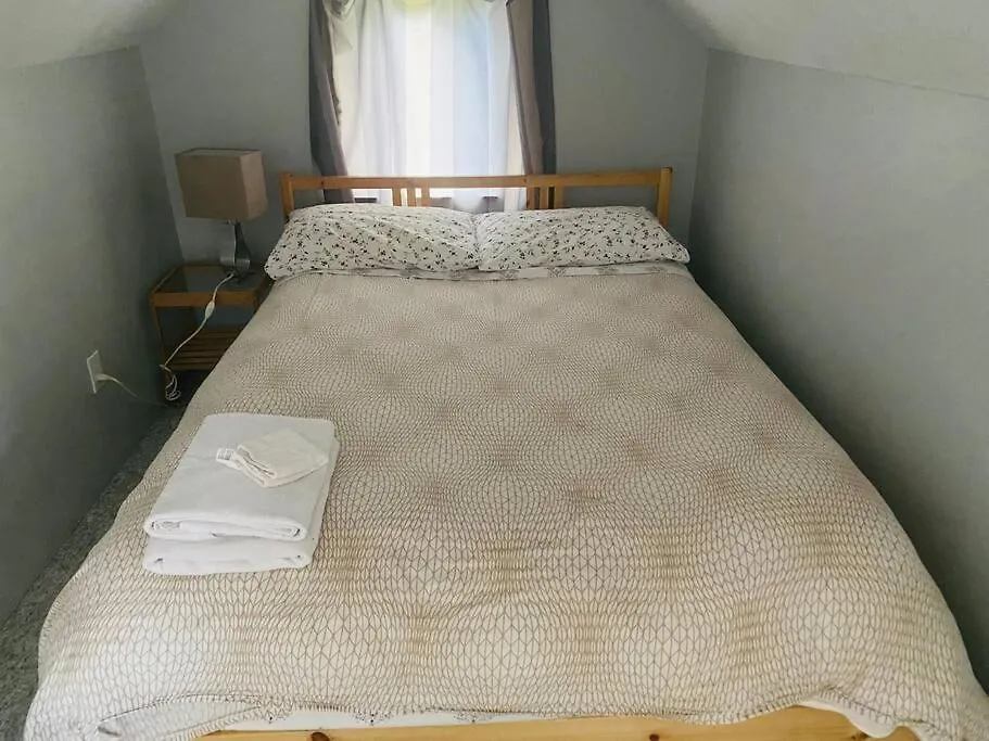 Artistic Apartment Near Downtown فكتوريا