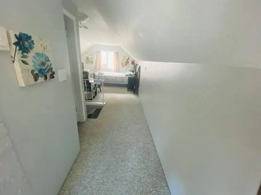 Artistic Apartment Near Downtown فكتوريا