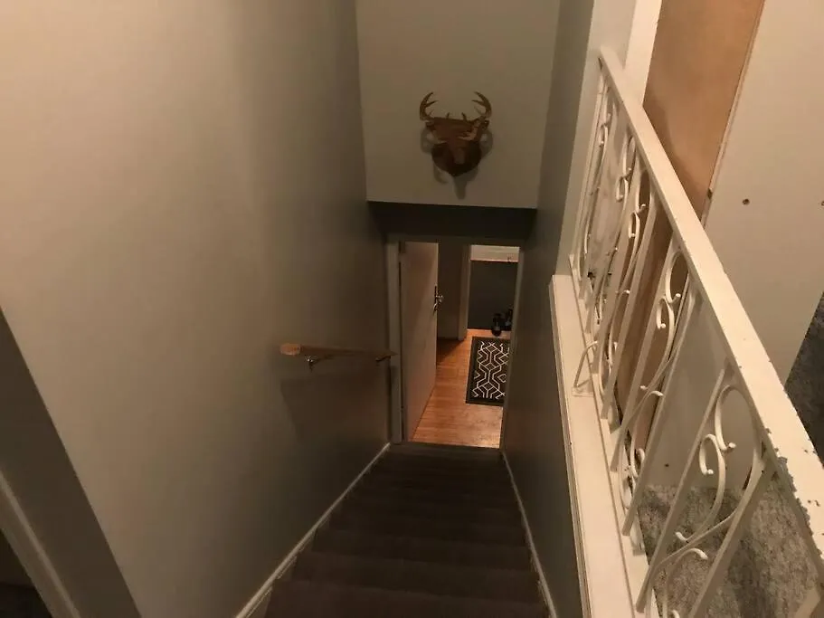 Artistic Apartment Near Downtown فكتوريا