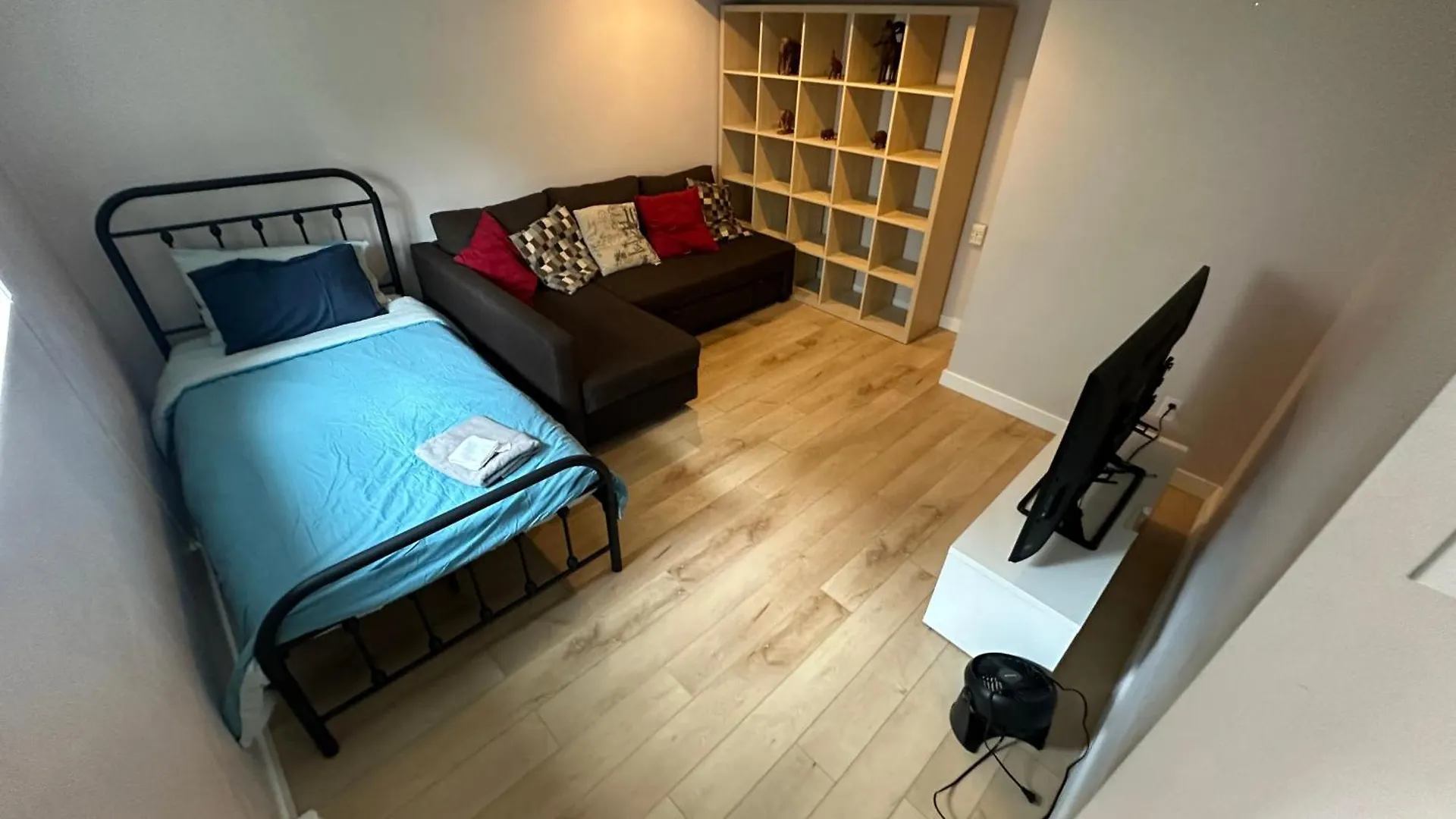 Artistic Apartment Near Downtown فكتوريا