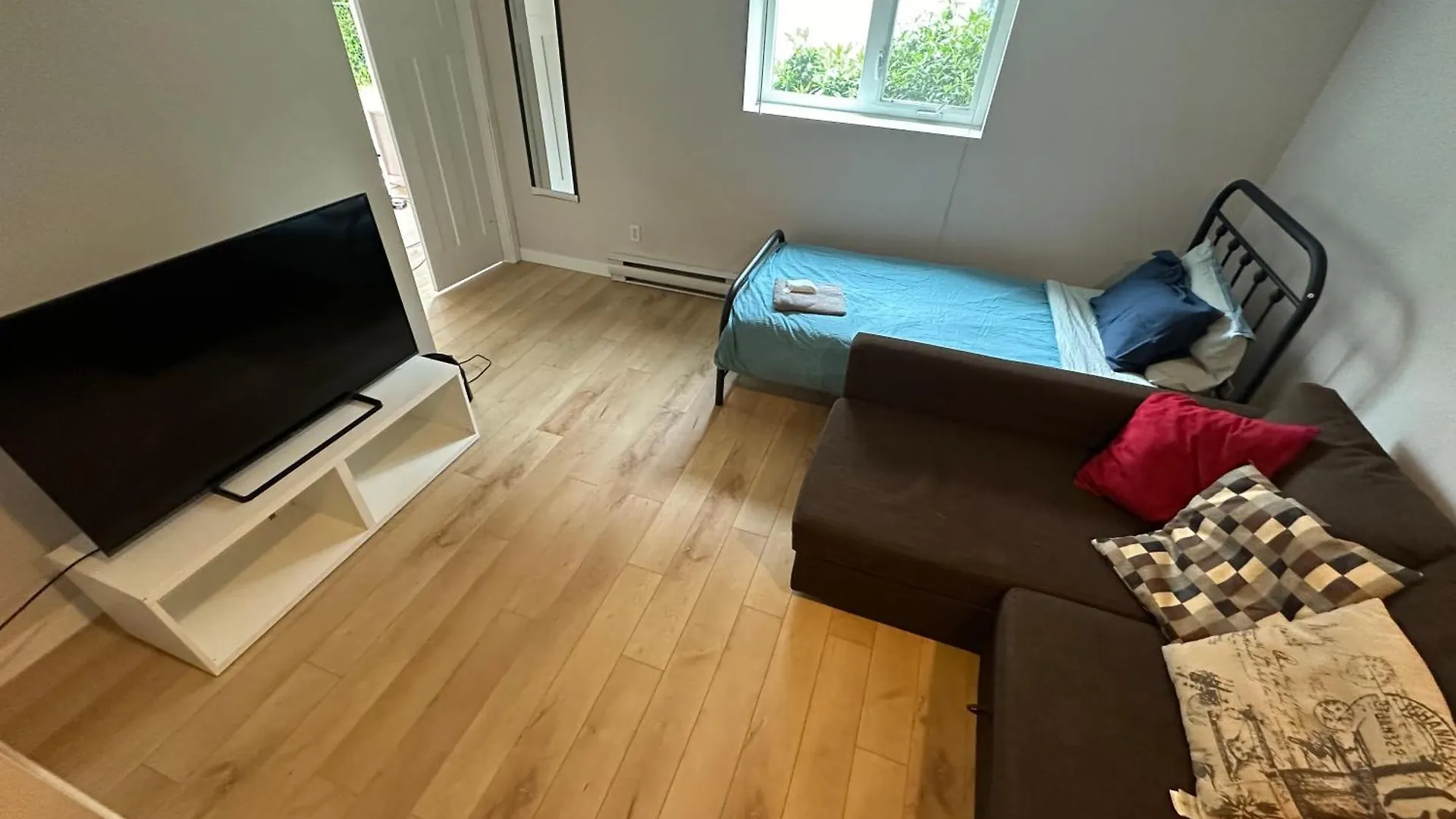 Artistic Apartment Near Downtown فكتوريا