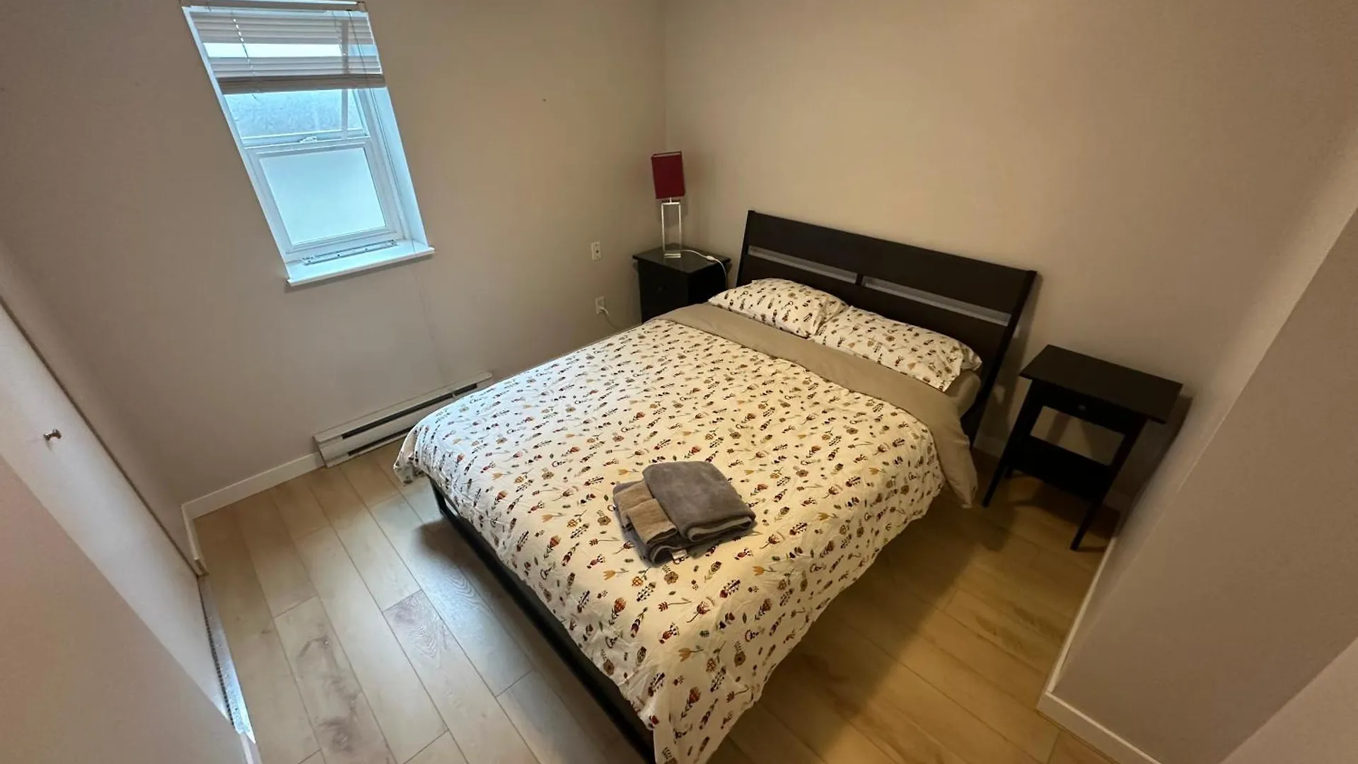 Artistic Apartment Near Downtown فكتوريا كندا