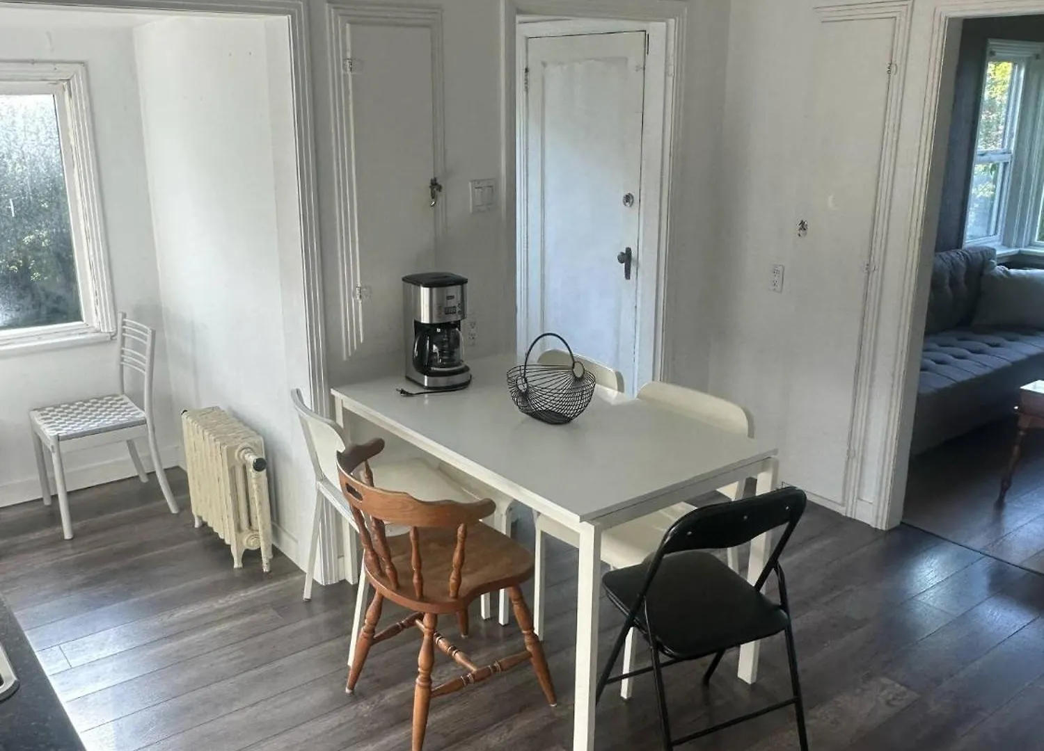 Artistic Apartment Near Downtown فكتوريا