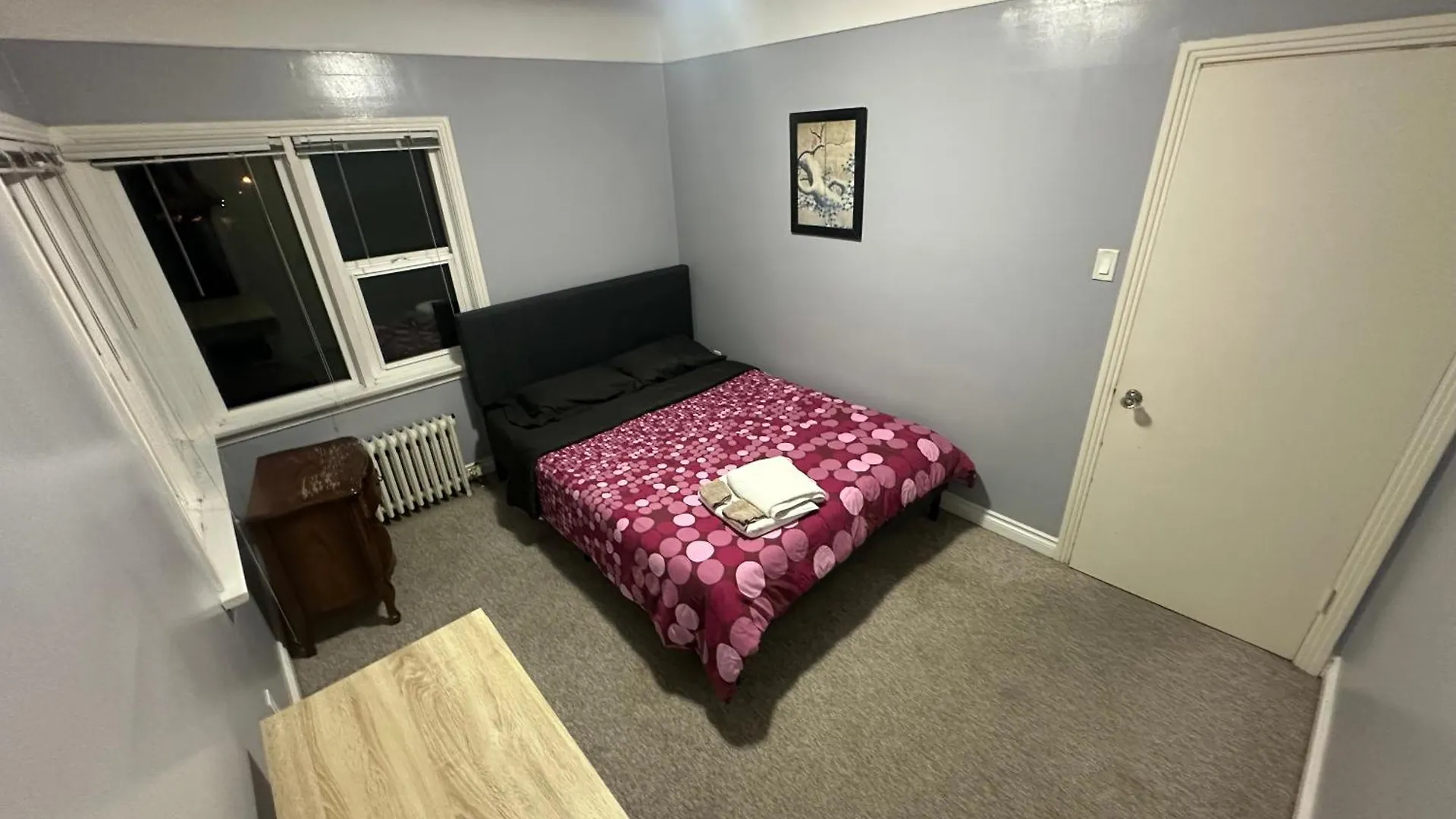 Artistic Apartment Near Downtown فكتوريا