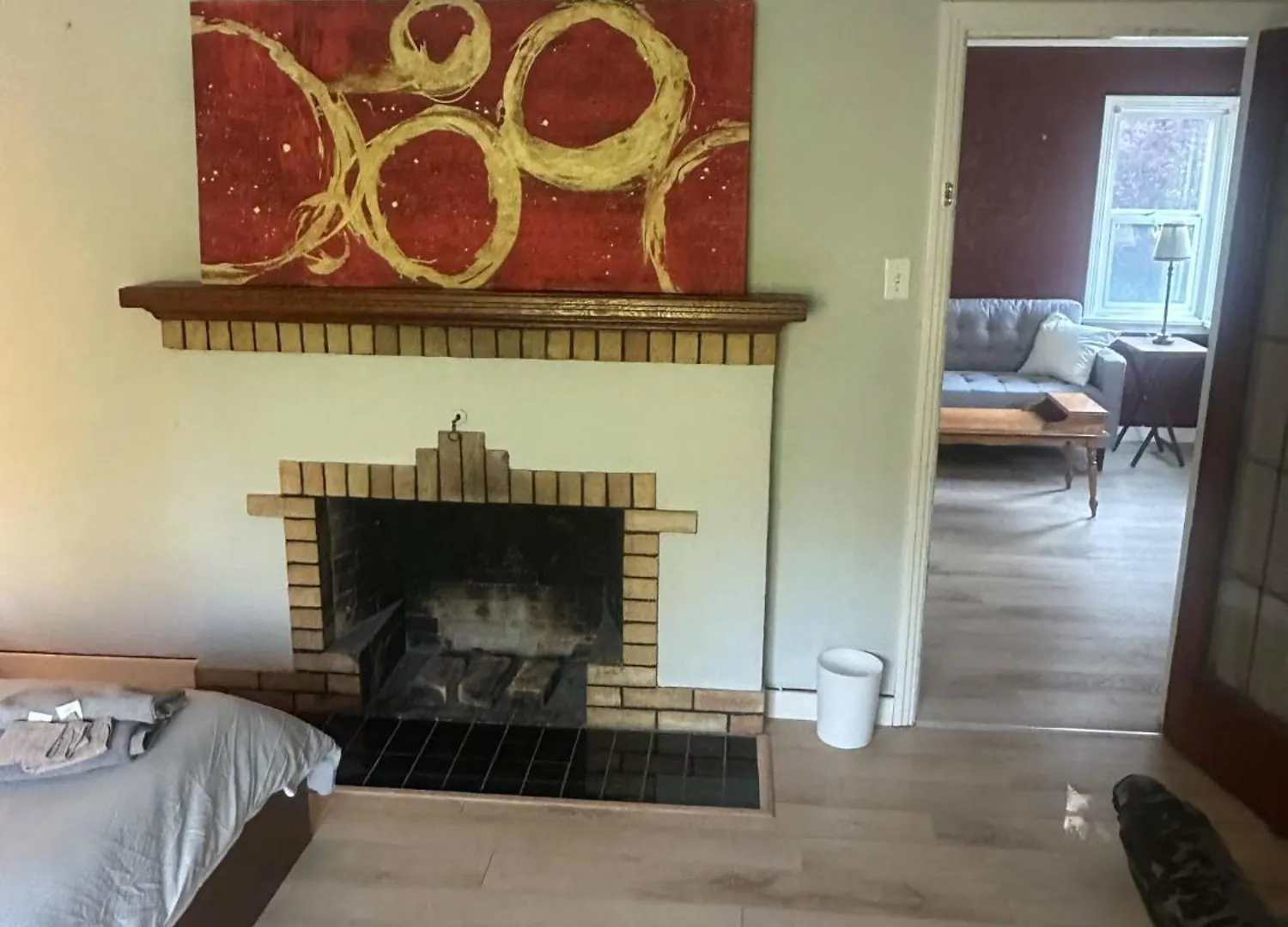Artistic Apartment Near Downtown فكتوريا