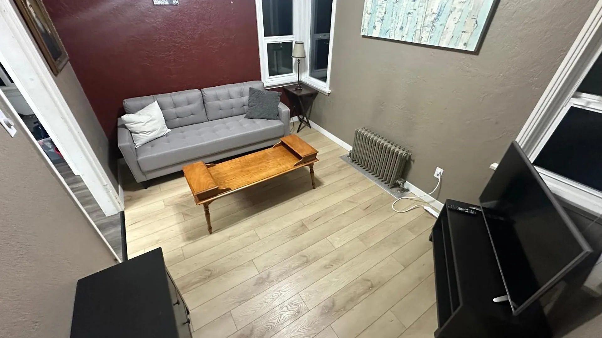 Artistic Apartment Near Downtown فكتوريا كندا