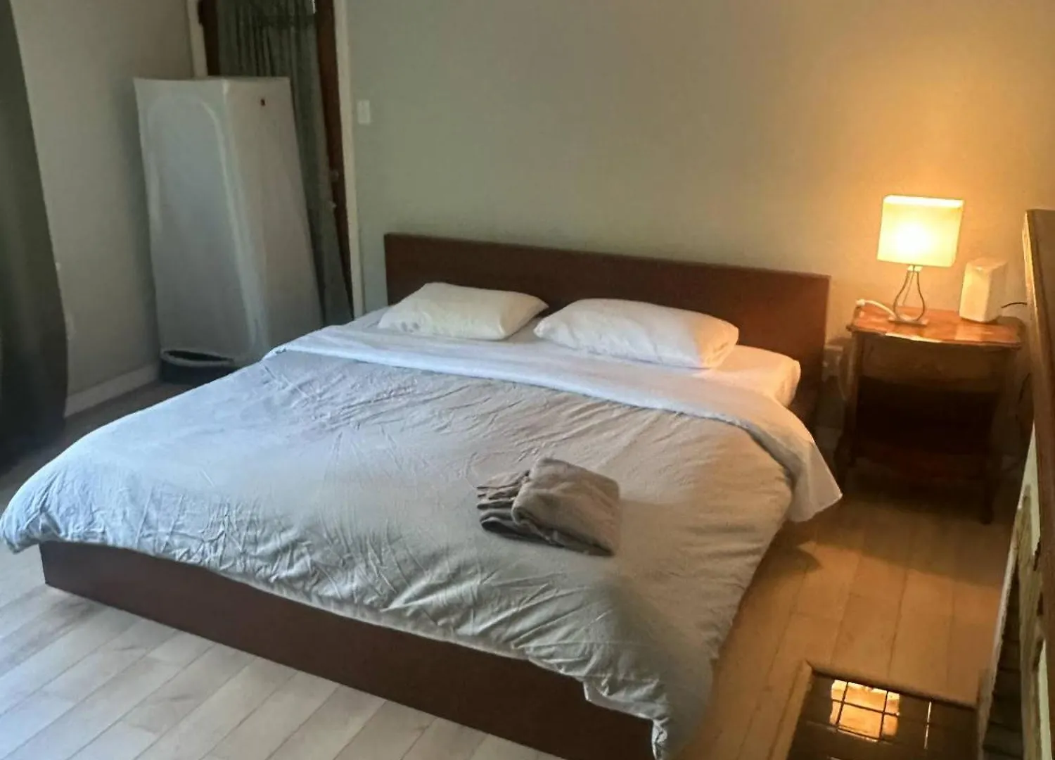Artistic Apartment Near Downtown فكتوريا