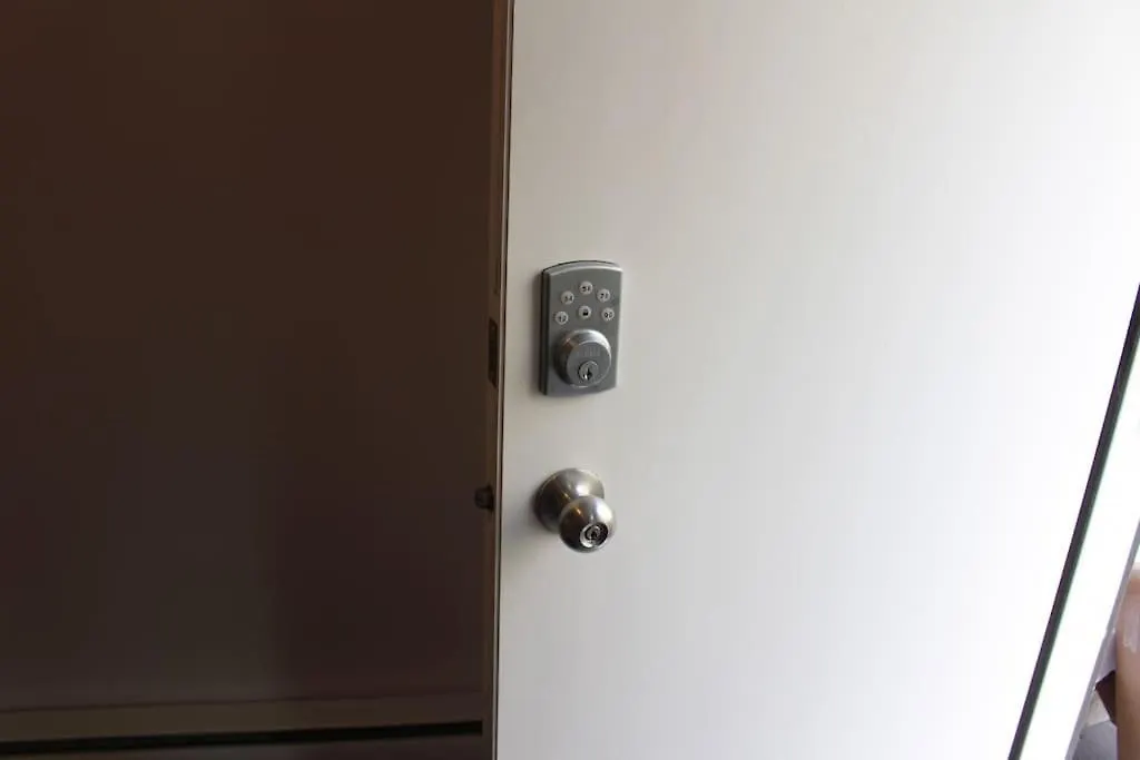 Artistic Apartment Near Downtown Виктория Канада