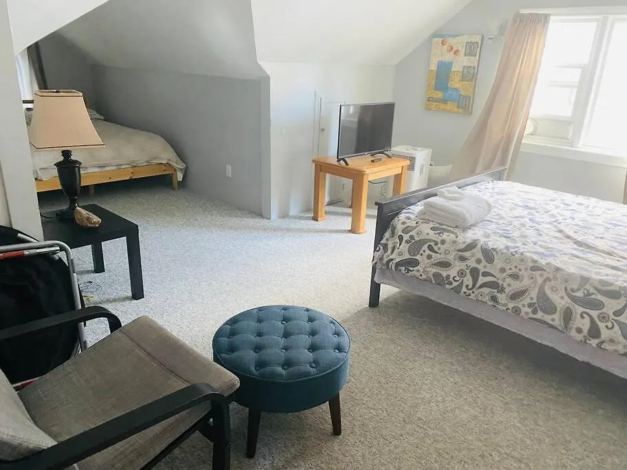 Artistic Apartment Near Downtown Виктория 0*,