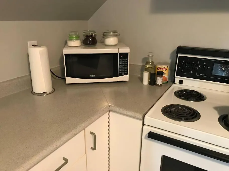 Artistic Apartment Near Downtown Виктория 0*,  Канада