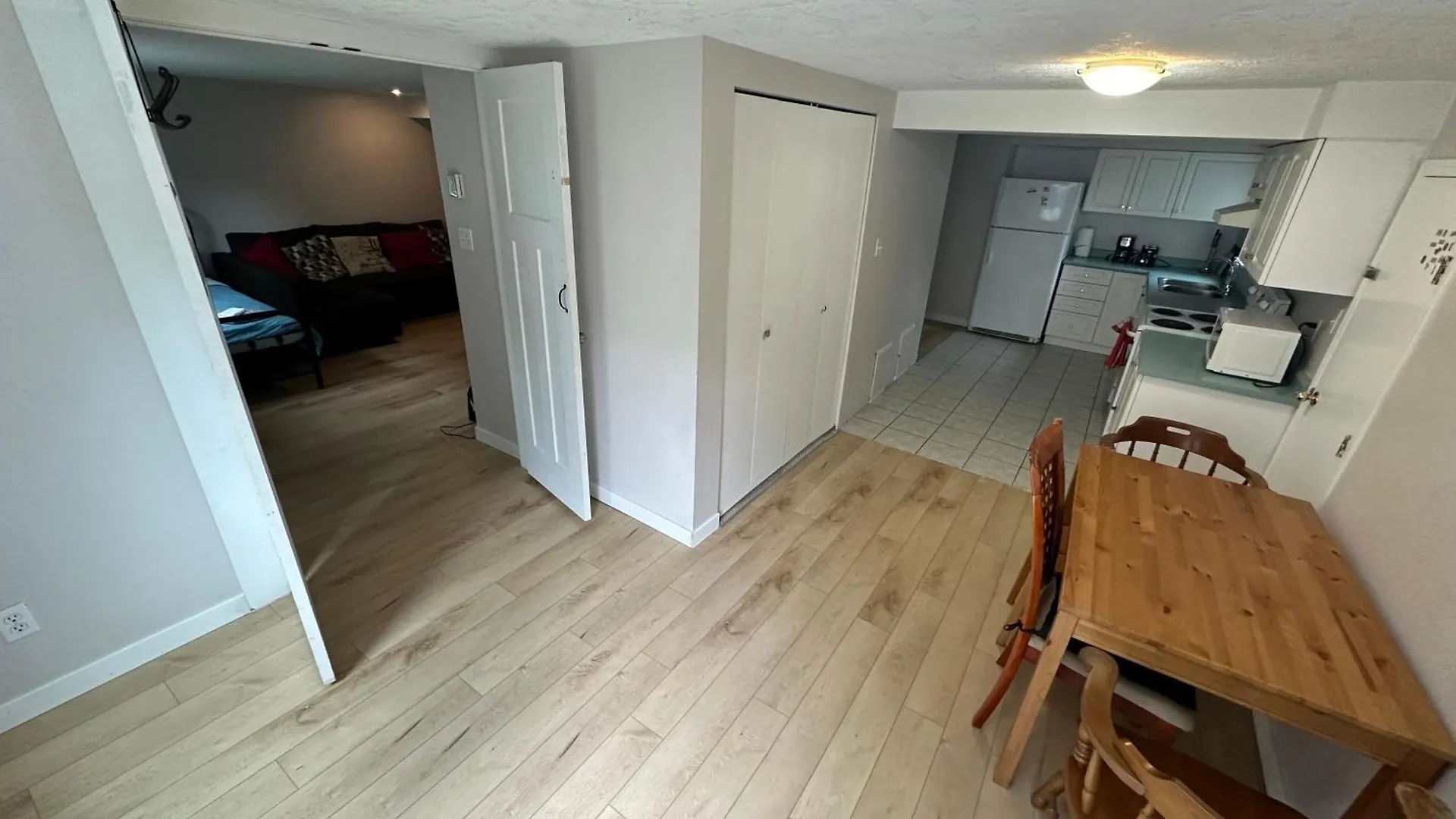 Artistic Apartment Near Downtown Виктория