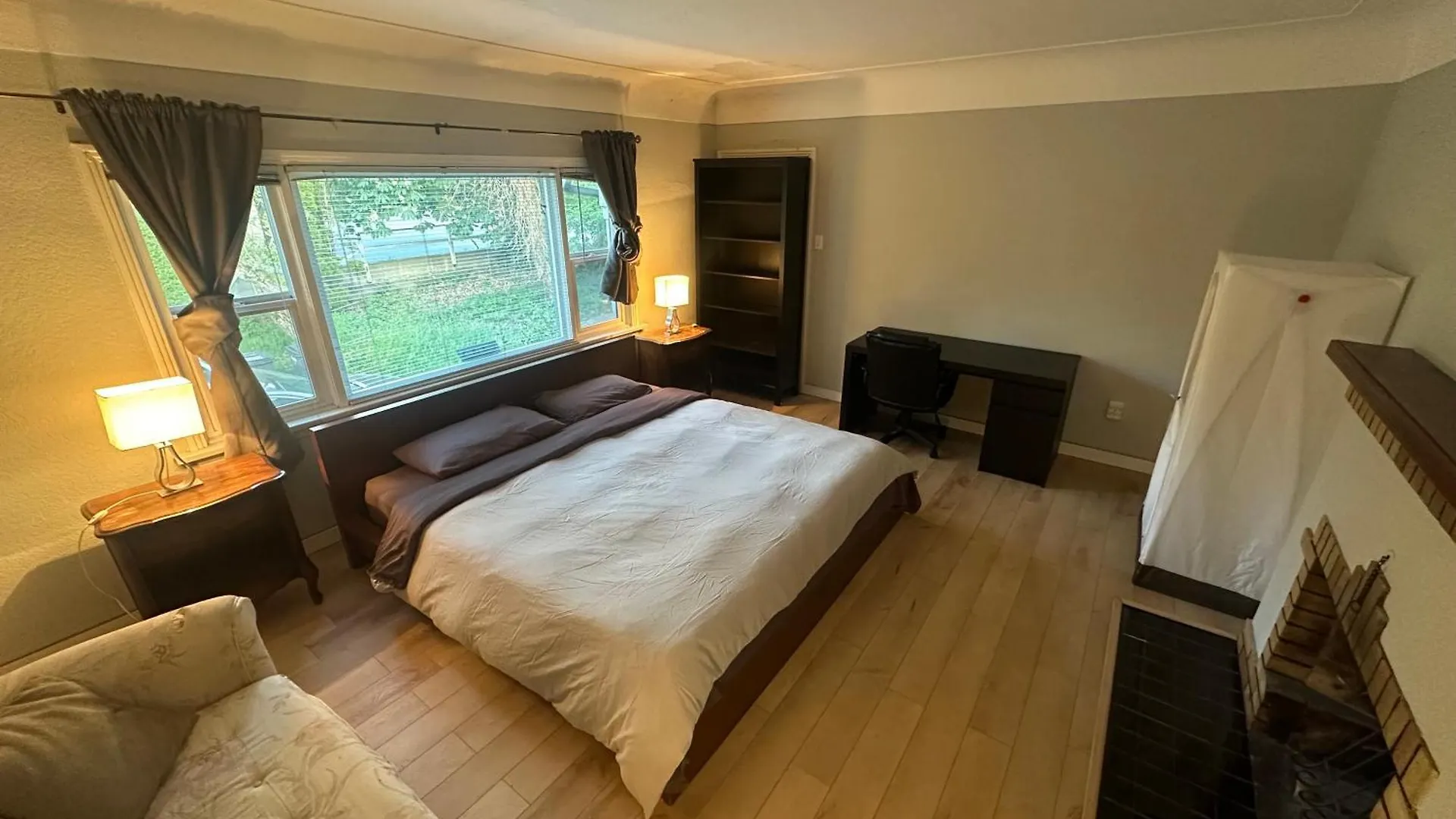 Artistic Apartment Near Downtown Виктория 0*,  Канада