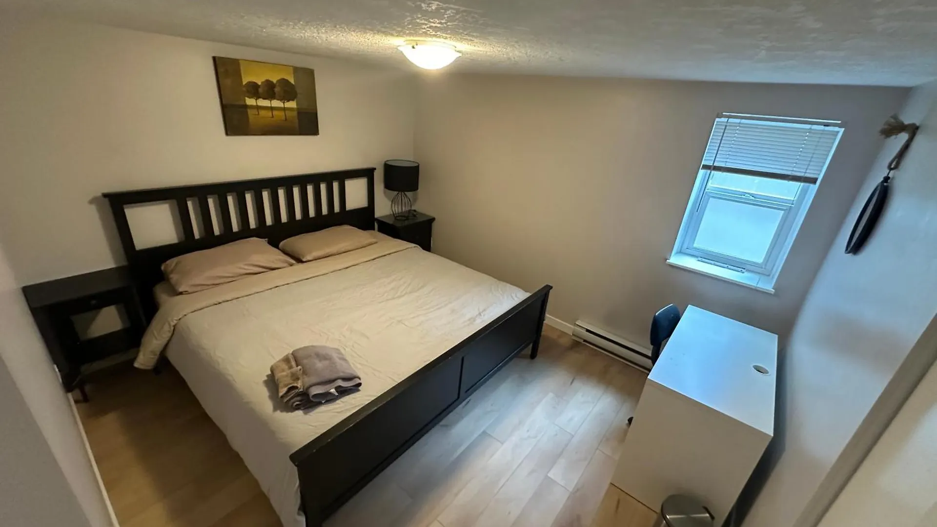 Artistic Apartment Near Downtown Виктория