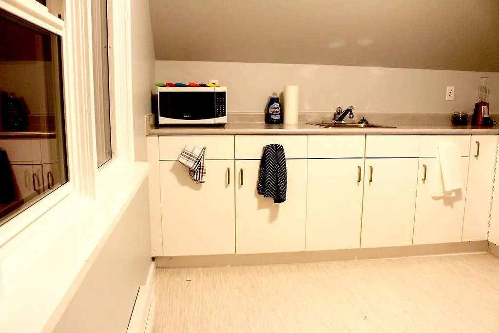 Artistic Apartment Near Downtown Виктория